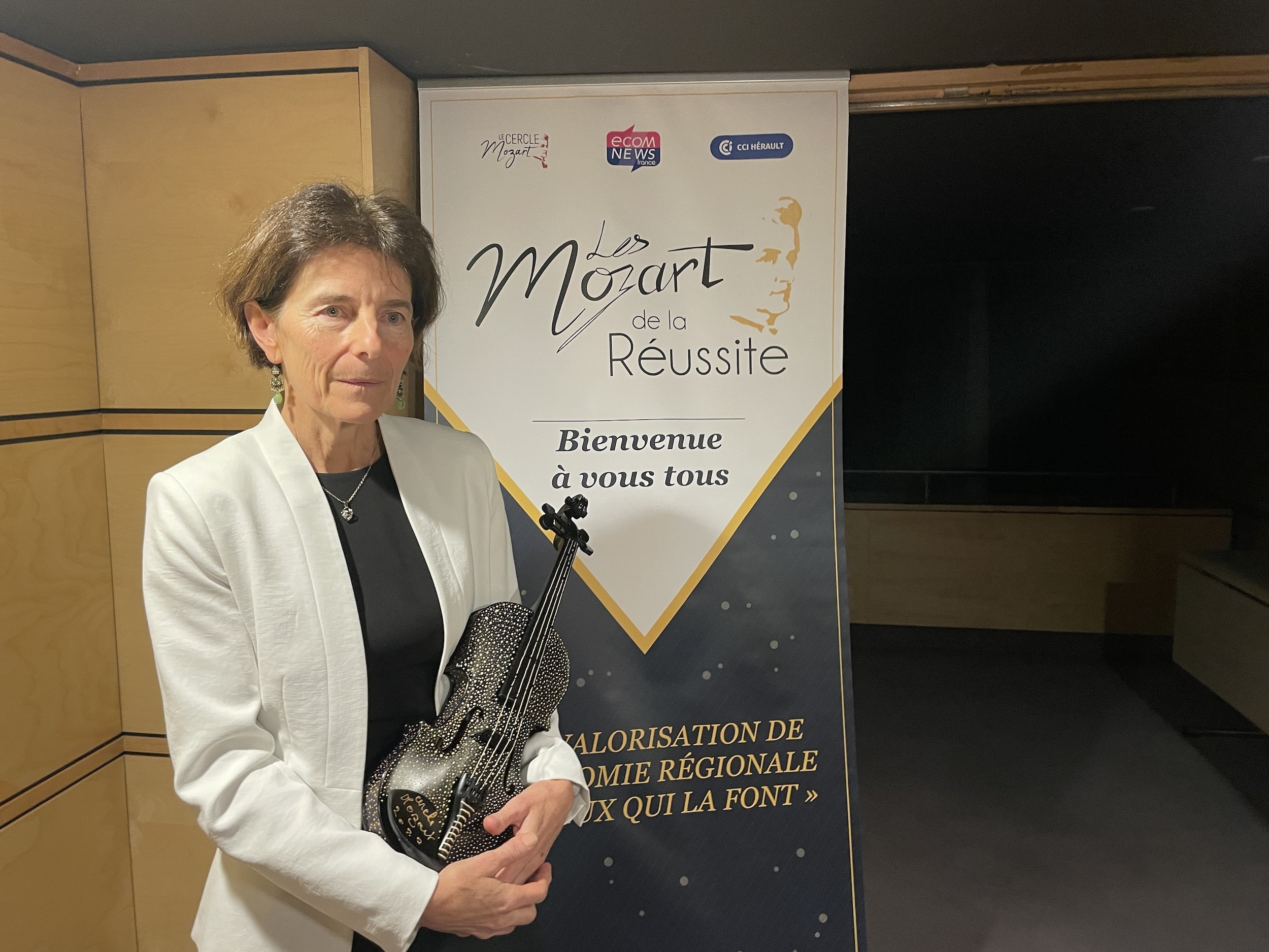 La Professeure Isabelle LAFFONT, Doyenne de la Faculté de Médecine Montpellier-Nîmes, reçoit le Prix Santé © Jérémy FLAMENT
